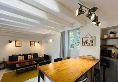Coin salon dans l'établissement Maison de ville rare vu château
