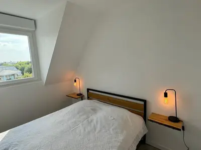 Un ou plusieurs lits dans un hébergement de l'établissement Cabourg: Appartement 2 Pièces, Proche Plage, Balcon, WiFi - FR-1-487-374