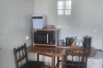 Cuisine ou kitchenette dans l'établissement 1Bed Apartment Sleeps 2 - Parking Wifi