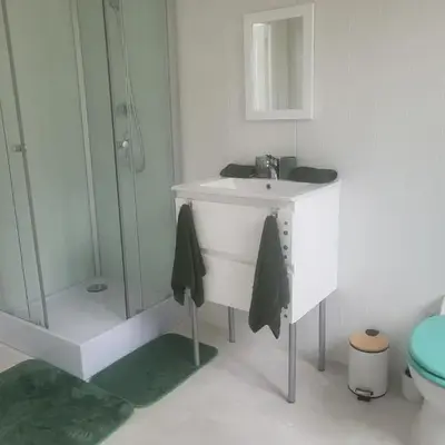1Bed Apartment Sleeps 2 - Parking Wifi
