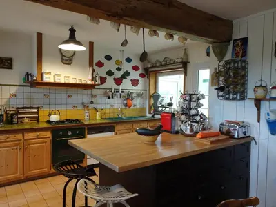 Cuisine ou kitchenette dans l'établissement Country House in Normandy near Portbail Beach