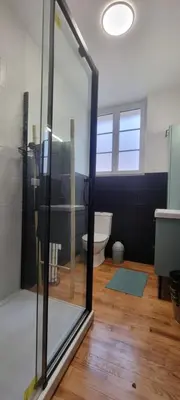 Salle de bains dans l'établissement La maison GUILLAUME