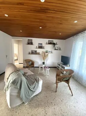 Coin salon dans l'établissement Chez Fanfan à 150m de la mer