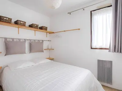 Un ou plusieurs lits dans un hébergement de l'établissement Appartement 2 chambres avec balcons et parking à Cabourg - FR-1-788-36
