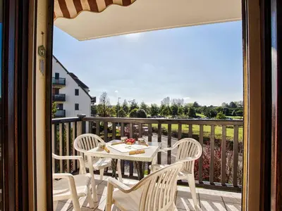 Balcon ou terrasse dans l'établissement Appartement 2 chambres avec balcons et parking à Cabourg - FR-1-788-36