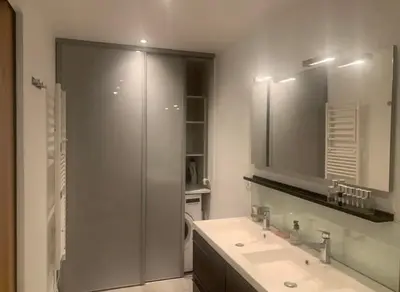 Salle de bains dans l'établissement Maison Caen