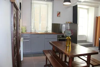 Cuisine ou kitchenette dans l'établissement Maison au coeur de Cancale à 300m de la plage