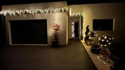 Télévision ou salle de divertissement dans l'établissement La Villa des Cotis