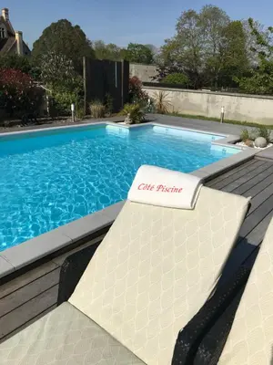 Piscine de l'établissement La Villa des Cotis ou située à proximité