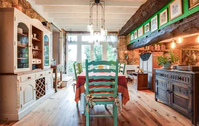 Cuisine ou kitchenette dans l'établissement Lovely Home In Les Loges-Marchis