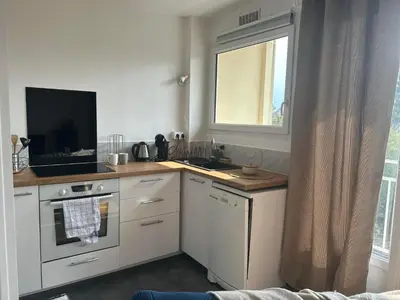 Cuisine ou kitchenette dans l'établissement Bellevue - 35 m2 - parking - 10 min centre-ville