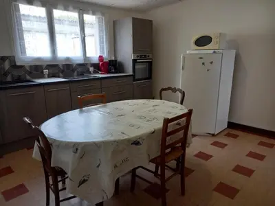 Cuisine ou kitchenette dans l'établissement Maison proche plages OMAHA BEACH