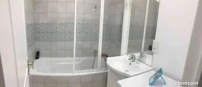 Salle de bains dans l'établissement Villa Chantereyne entrée de plage, 8 couchages
