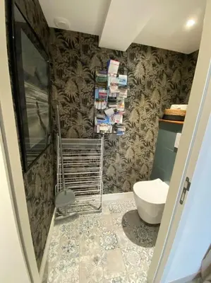 Salle de bains dans l'établissement Sea Lodge - Plage de Port Mer, Cancale