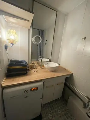 Salle de bains dans l'établissement Bel appartement spacieux ,convivial de 3 chambres avec parking privé sécure