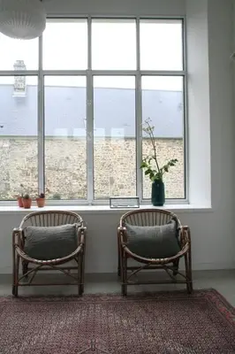 Coin salon dans l'établissement maison de campagne au bord de la mer
