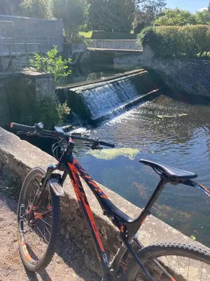 Vélo sur le terrain de l'établissement Les Dunes - Omaha Beach ou dans les environs
