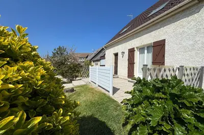 Jardin de l'établissement Spacious house 300m from the beach