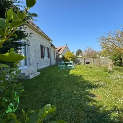 Spacious house 300m from the beach