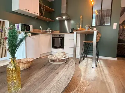 Cuisine ou kitchenette dans l'établissement Studio Bois flotté Cherbourg Netflix Parking