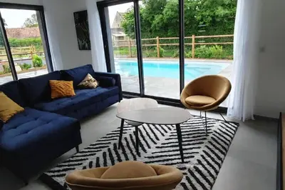 Piscine de l'établissement Maison neuve avec piscine chauffée de mai à septembre à 6 minutes de la plage ou située à proximité