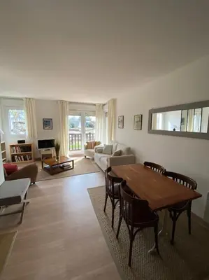 Coin salon dans l'établissement Charmant appartement en bord de mer