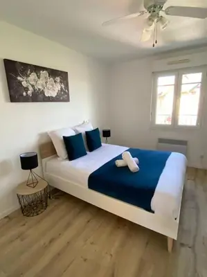 Un ou plusieurs lits dans un hébergement de l'établissement Ravissante maison en bord de mer