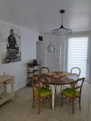 Coin salon dans l'établissement Gîte du Garde Barrière