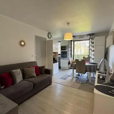 Modern apartment with direct beach access