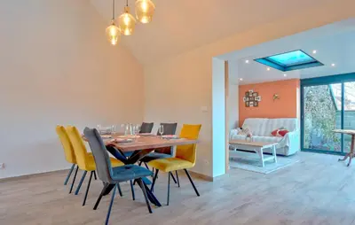 Coin salon dans l'établissement Stunning Home In Flottemanville-Hague
