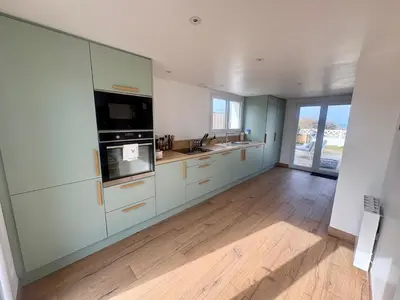 Cuisine ou kitchenette dans l'établissement Maison face à la mer
