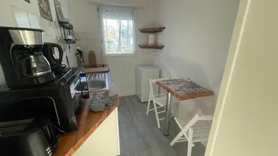 Cuisine ou kitchenette dans l'établissement Studio avec jardin centre ville Cabourg La Roseraie