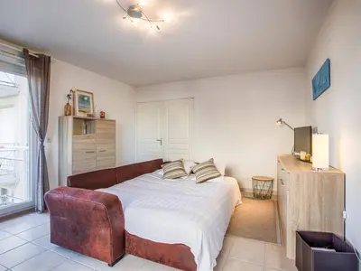 Un ou plusieurs lits dans un hébergement de l'établissement Appartement spacieux 70m², piscine, parking, près plage et commerces - FR-1-788-38