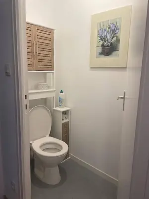 Salle de bains dans l'établissement Appartement 200m de la plage