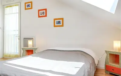 Un ou plusieurs lits dans un hébergement de l'établissement Amazing Apartment In Hauteville-Sur-Mer