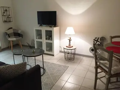 Télévision ou salle de divertissement dans l'établissement Appartement L Hippocampe