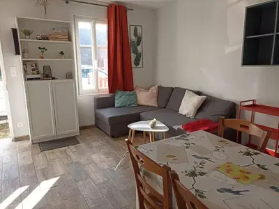 Cuisine ou kitchenette dans l'établissement Petite maison sur terrain clos à 200 m de la plage