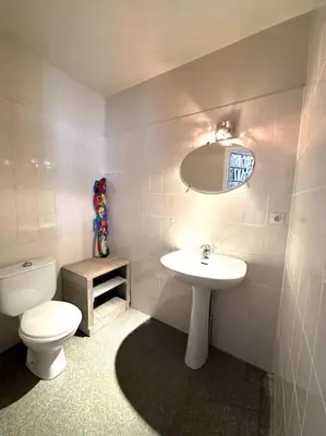 Salle de bains dans l'établissement Duplex de charme à Valognes