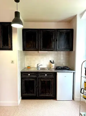 Cuisine ou kitchenette dans l'établissement Duplex de charme à Valognes