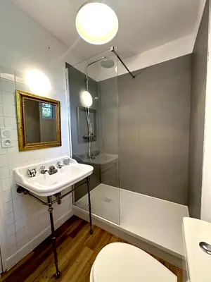 Salle de bains dans l'établissement Chambre d'hôtes de charme Partager Enregistrer