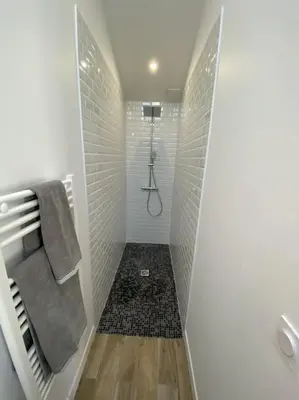 Salle de bains dans l'établissement Sweat little home close to Sword beach
