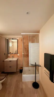 Salle de bains dans l'établissement Appartement RDC avec terrasse