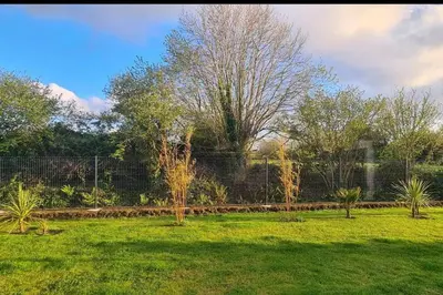 Jardin de l'établissement Charmante maison raffinée, conviviale & familiale