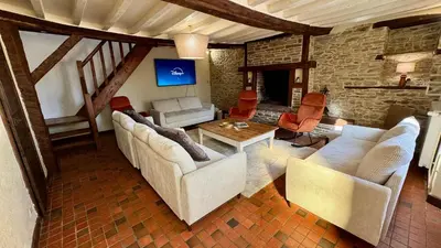 Coin salon dans l'établissement La Clef Decamp Chouette & Hibou 30 pers 2 gîtes jacuzzi, billard