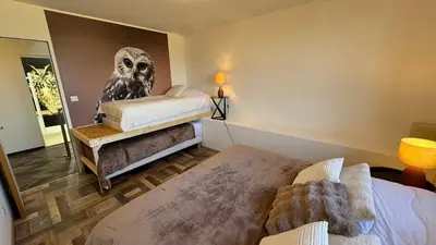 Un ou plusieurs lits dans un hébergement de l'établissement La Clef Decamp Chouette & Hibou 30 pers 2 gîtes jacuzzi, billard