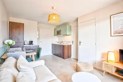 Cuisine ou kitchenette dans l'établissement Appt cosy Cabourg 2 min plage 5 min thalasso