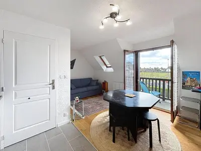 Coin salon dans l'établissement Appartement 2 pièces, 5 pers., parking, proche plage - FR-1-465-124