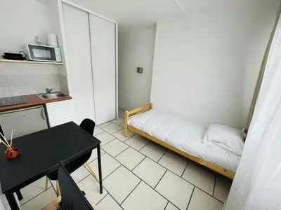 Un ou plusieurs lits dans un hébergement de l'établissement Banyo, Studio 1p proche centre ville