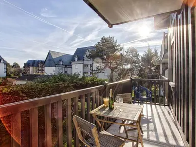 Balcon ou terrasse dans l'établissement Appartement à Cabourg avec balcon et parking, proche mer - FR-1-788-41