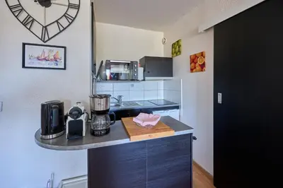 Cuisine ou kitchenette dans l'établissement L'Escale du Cap Horn - Appt 4p à 1km de la mer